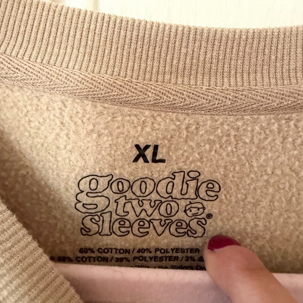 Yellowstone Graphic Crewneck Sweatshirt - Picture 3 of 5